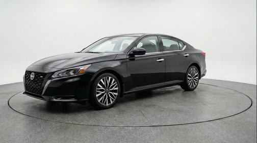 Super Black 2025 Nissan Altima SV FWD