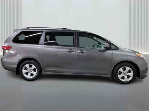 2020 Toyota Sienna LE