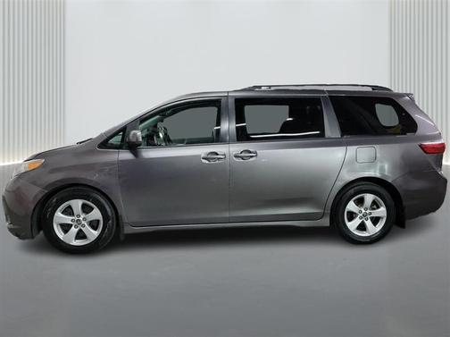 2020 Toyota Sienna LE