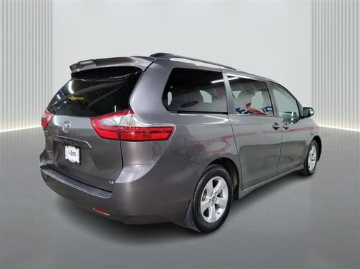 2020 Toyota Sienna LE
