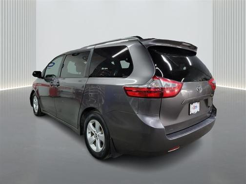 2020 Toyota Sienna LE