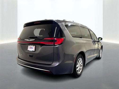 2022 Chrysler Pacifica Touring-L