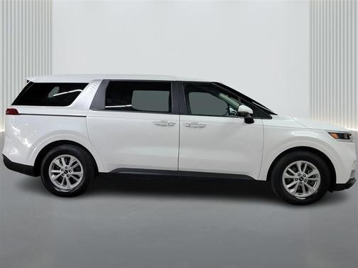2022 Kia Carnival LX