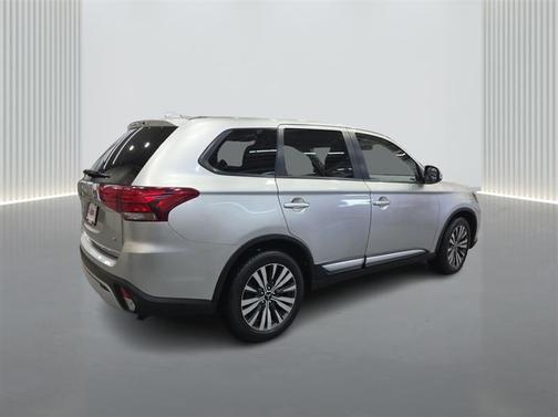 2020 Mitsubishi Outlander SE