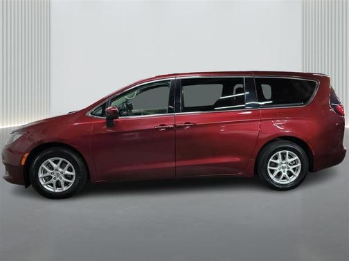 2022 Chrysler Voyager LX