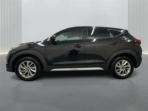 Black Noir Pearl 2017 Hyundai TUCSON SE