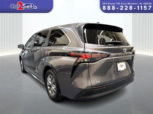 2023 Toyota Sienna LE