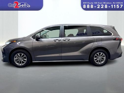 2023 Toyota Sienna LE