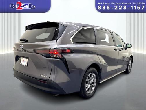 2023 Toyota Sienna LE