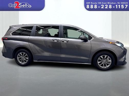 2023 Toyota Sienna LE