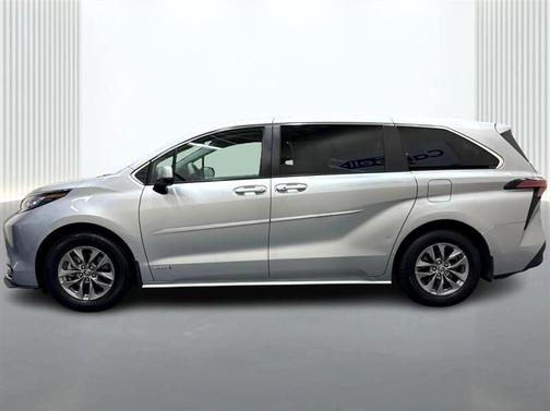 2021 Toyota Sienna LE