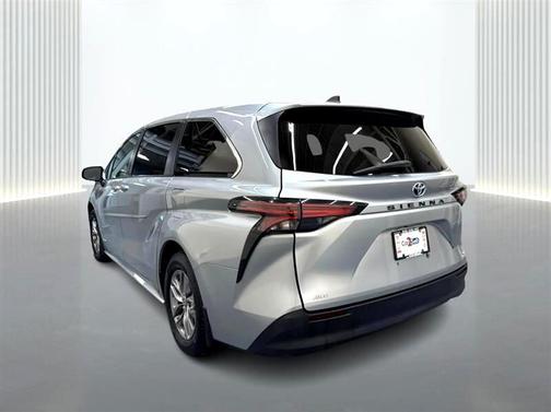 2021 Toyota Sienna LE
