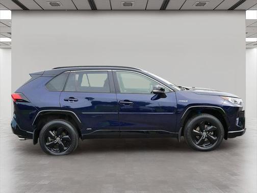 2020 Toyota RAV4 Hybrid SE