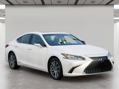 2019 Lexus ES 300h Base