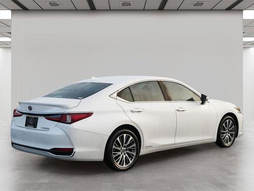 2019 Lexus ES 300h Base