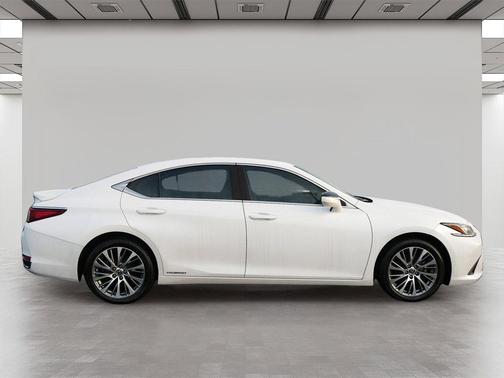 2019 Lexus ES 300h Base