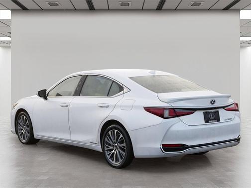 2019 Lexus ES 300h Base
