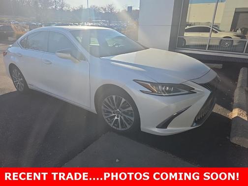 2019 Lexus ES 300h Base