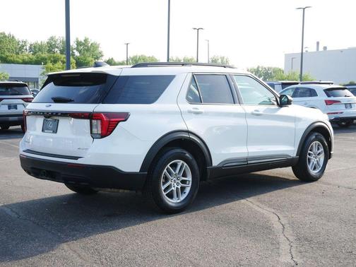 Star White Metallic Tri-Coat 2026 Ford Explorer Active