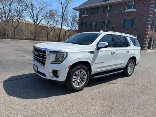 White Frost Tricoat 2023 GMC Yukon SLT