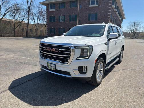 White Frost Tricoat 2023 GMC Yukon SLT