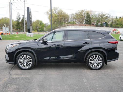 Midnight Black Metallic 2020 Toyota Highlander Hybrid Platinum