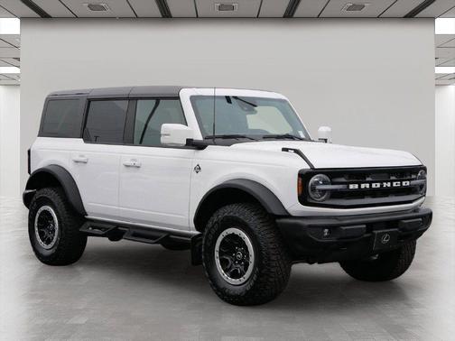 Oxford White 2024 Ford Bronco Outer Banks