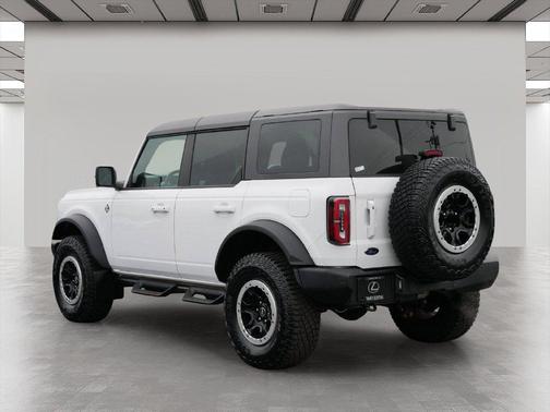 Oxford White 2024 Ford Bronco Outer Banks