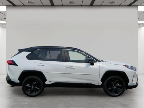 2020 Toyota RAV4 Hybrid SE
