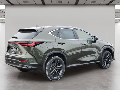 2026 Lexus NX 450h+ Luxury