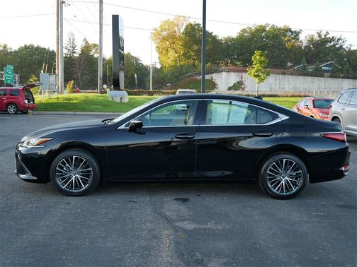 2024 Lexus ES 250 Base