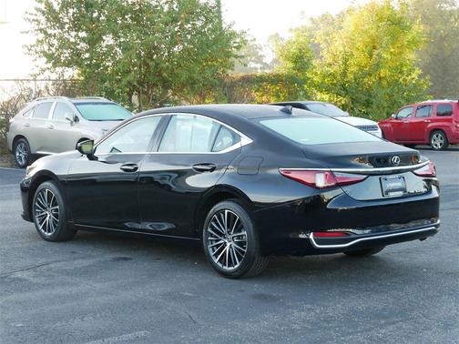 2024 Lexus ES 250 Base