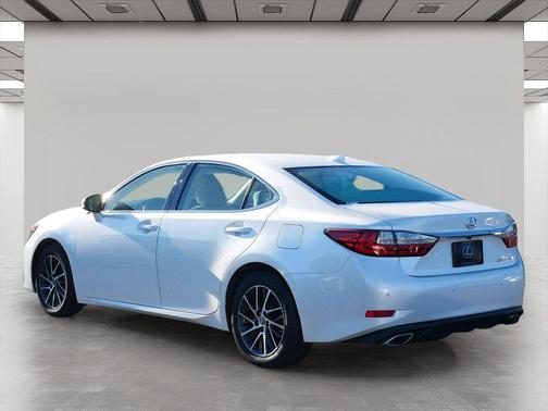 White Pearl 2017 Lexus ES 350 Base