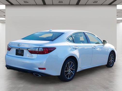 White Pearl 2017 Lexus ES 350 Base