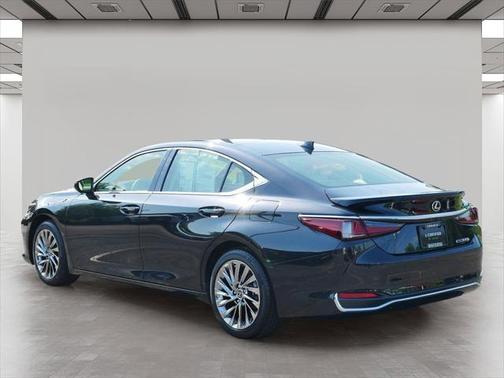 2024 Lexus ES 300h Luxury