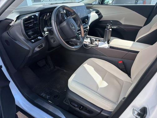 Eminent White Pearl 2023 Lexus RX 350h Premium