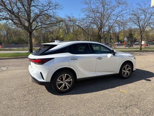 Eminent White Pearl 2023 Lexus RX 350h Premium