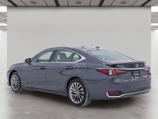 2025 Lexus ES 300h Luxury