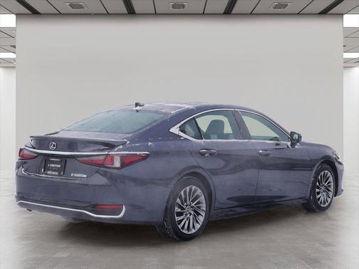 2025 Lexus ES 300h Luxury