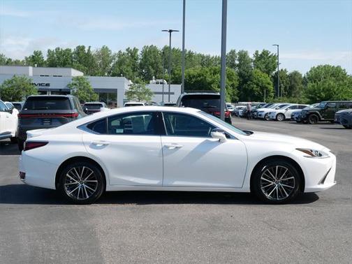 2024 Lexus ES 300h Base