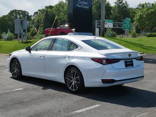 2024 Lexus ES 300h Base