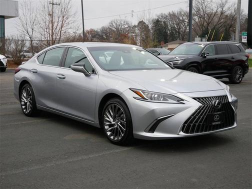 2025 Lexus ES 300h Luxury