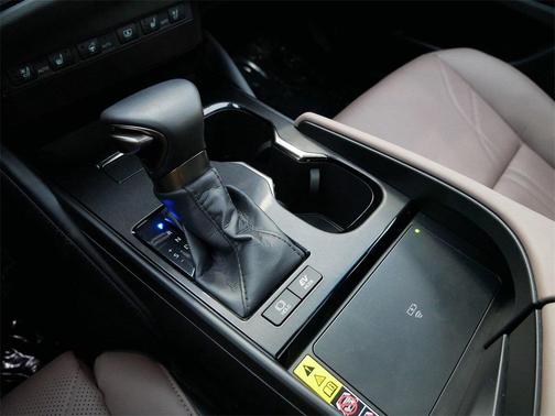 2025 Lexus ES 300h Luxury