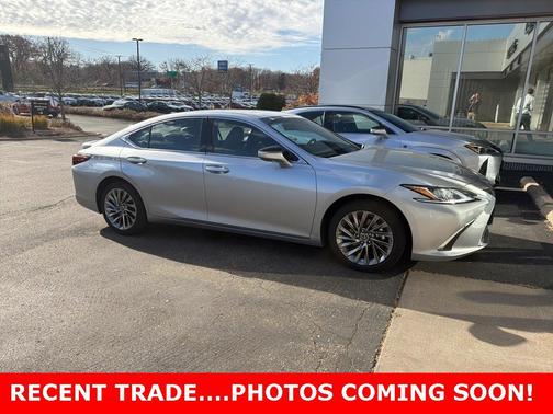 2025 Lexus ES 300h Luxury