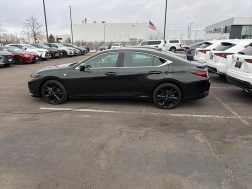 2022 Lexus ES 300h F SPORT