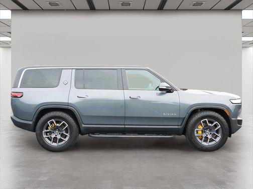 2023 Rivian R1S Adventure