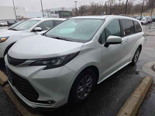 2024 Toyota Sienna XLE