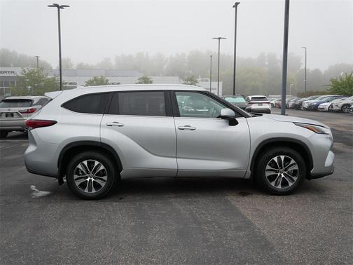 2024 Toyota Highlander Hybrid XLE