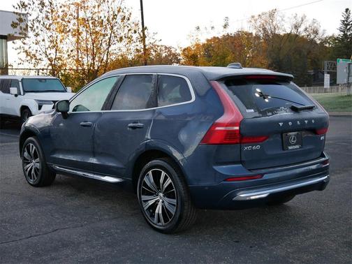 2022 Volvo XC60 B5 Inscription