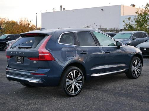 2022 Volvo XC60 B5 Inscription
